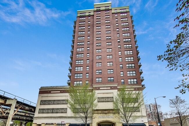 Building Photo - 5 E 14th Pl