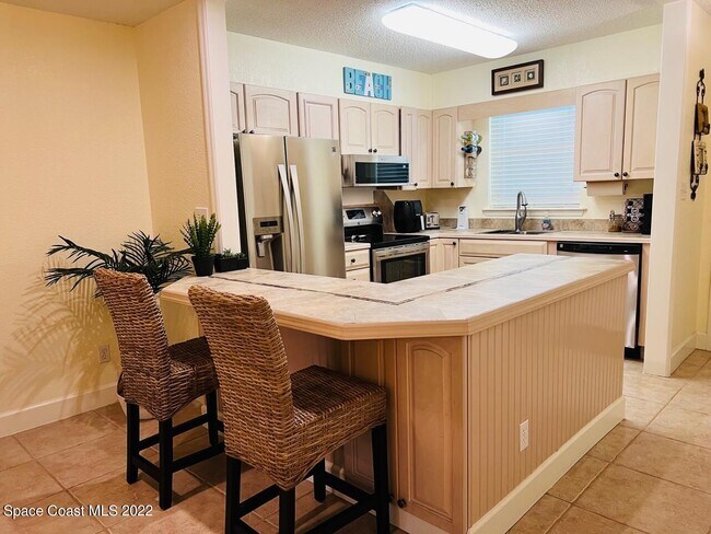 Foto del edificio - 6590 Odyssey St