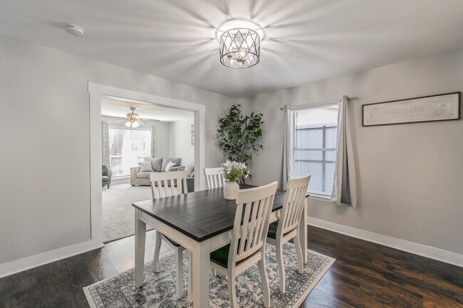 Foto del edificio - 2617 Marigold Ave