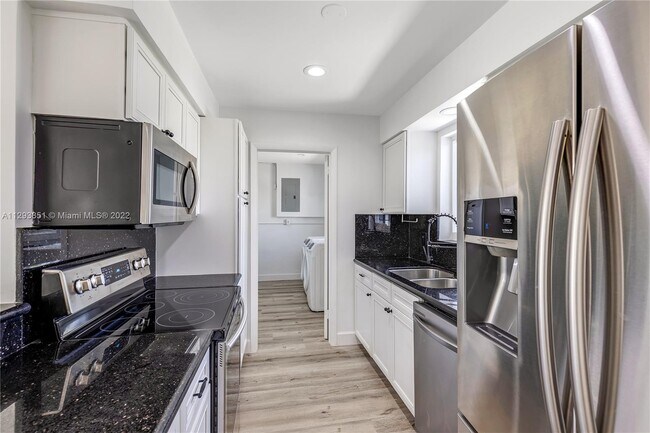 Foto del edificio - 921 SE 13th Ct