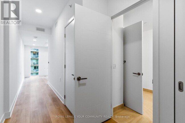 Building Photo - 200 Redpath Ave