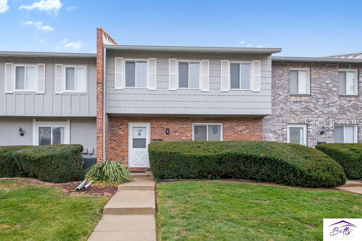 5132 S 126th Plz, Omaha, NE 68137 Condo for Rent in Omaha, NE