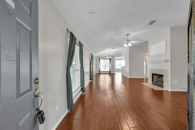 Foto del edificio - 10914 Waterview Cir