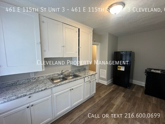 Foto del edificio - Renovated Cleveland Quadplex
