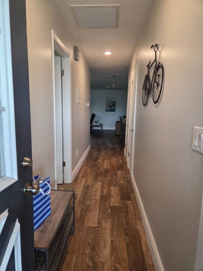 Building Photo - 4701 Vilabella Dr