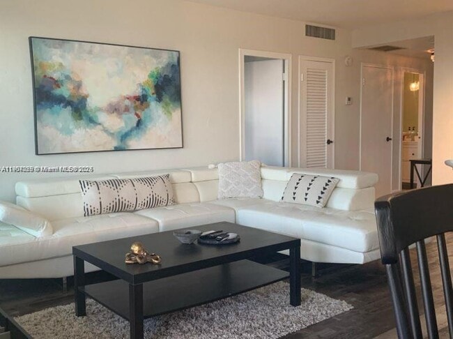 Foto del edificio - 3111 N Ocean Dr