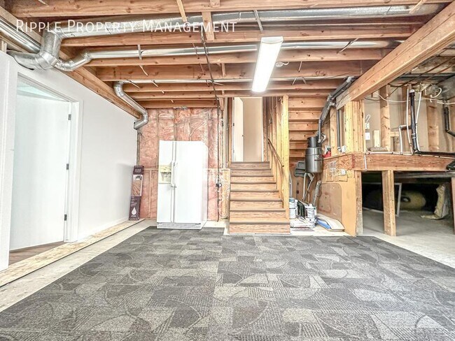 Photo du bâtiment - Modern 5 Beds, 3 Baths Single- Family | No...
