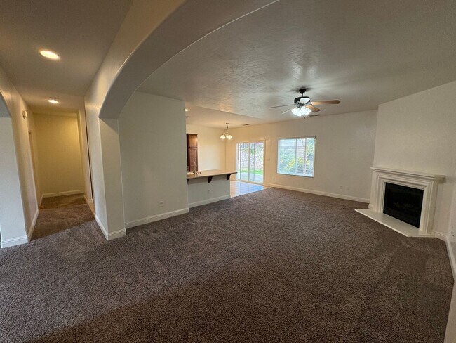 Building Photo - Beautiful Home in the Shannon Ranch area A...