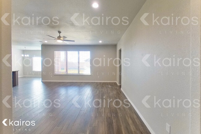 Building Photo - 2701 Knoll Dr