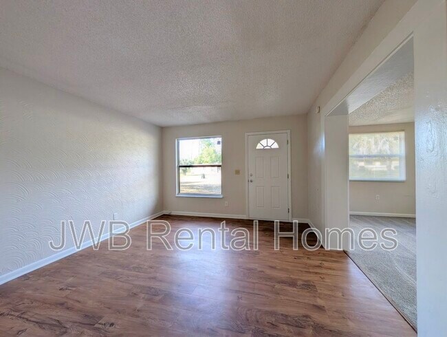 Foto del edificio - 8603 Nassau Rd