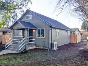 Building Photo - 195 N 9th St