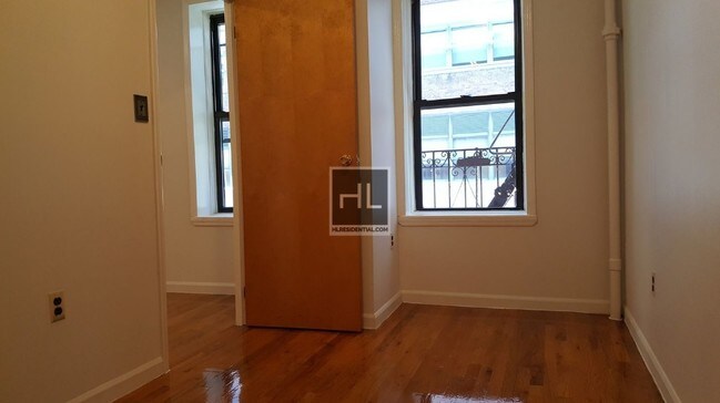 Foto del edificio - 312 W 15th St
