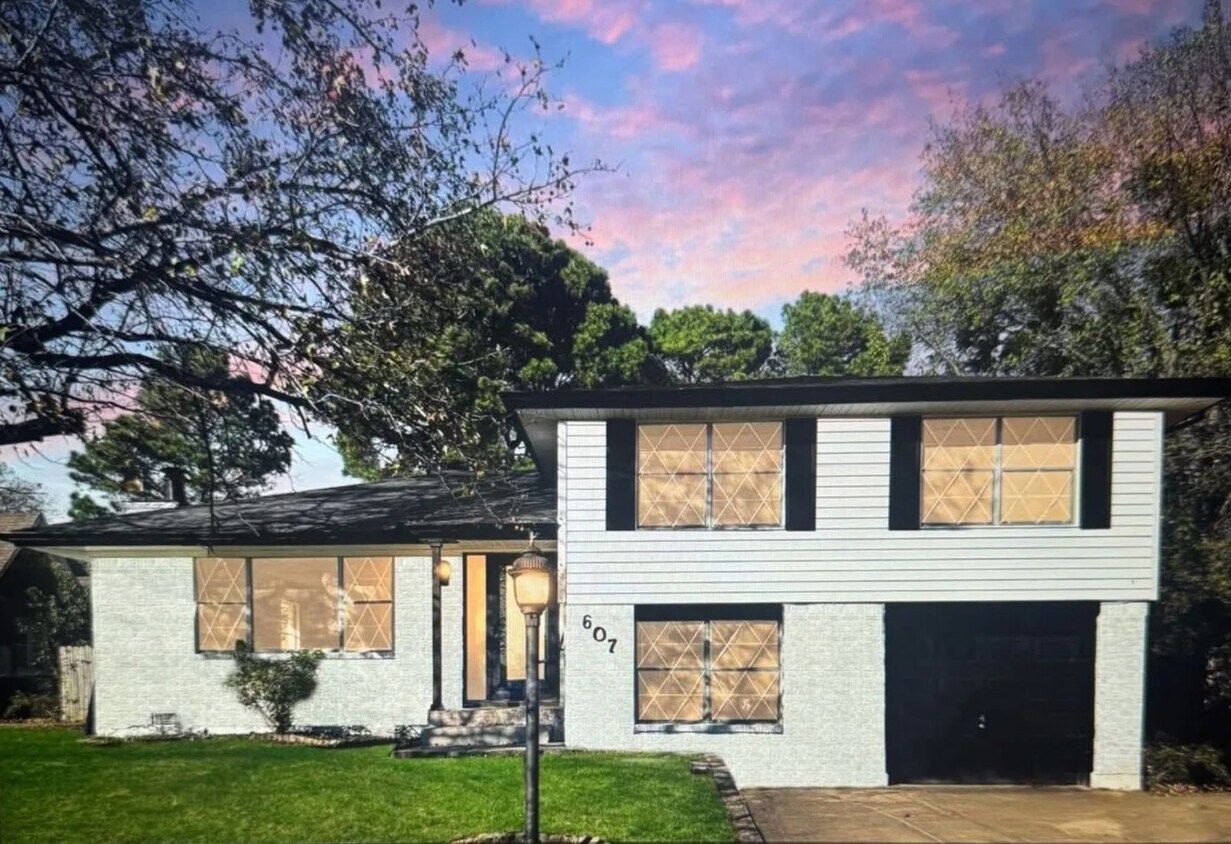 Primary Photo - 607 Oklahoma Ave