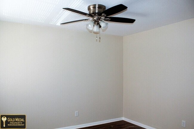 Building Photo - 609 Sunset Ln