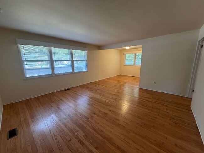 Building Photo - 1312 Ridge Rd