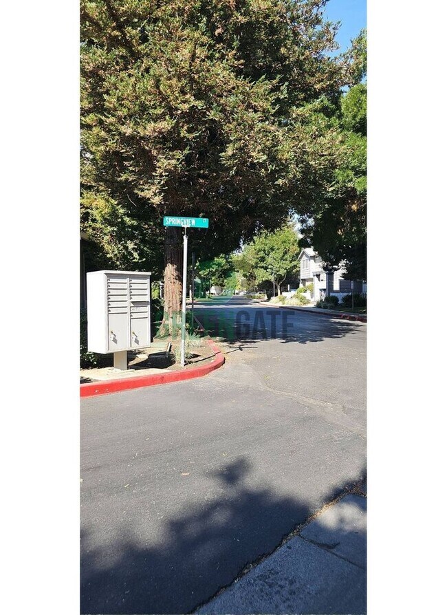 Building Photo - Charming 3 Bedroom 2 Bath Condo in TRACY! ...