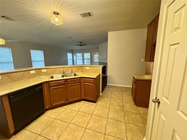 Building Photo - 205 Bluebonnet Tr