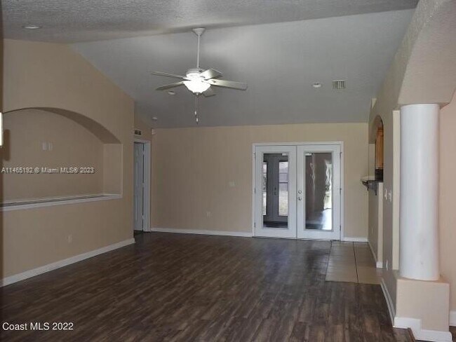 Building Photo - 1871 Cogan Dr