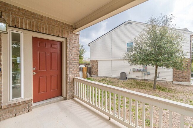 Foto del edificio - 13803 Laramie Hill