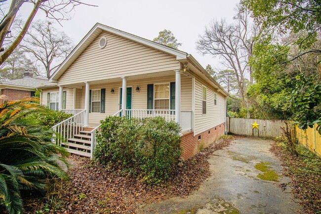 Building Photo - Charming 3 Bedroom, 2 Bathroom in Rosewood...