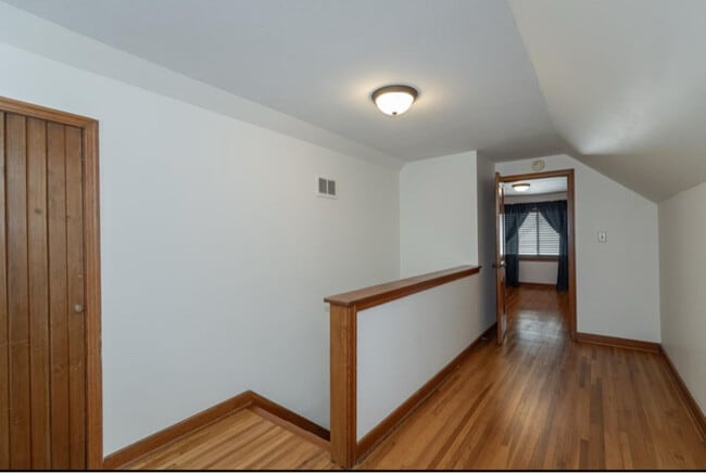 Building Photo - 1015 8th Ave NW