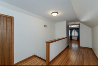 Building Photo - 1015 8th Ave NW