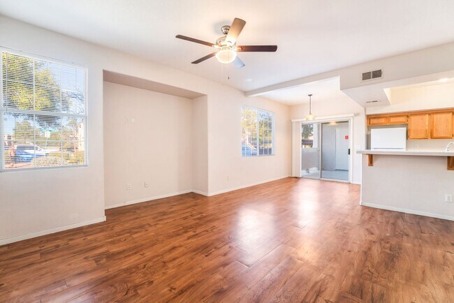 Foto del edificio - Spacious Updated 2-Bedroom Condo in Gated Community!