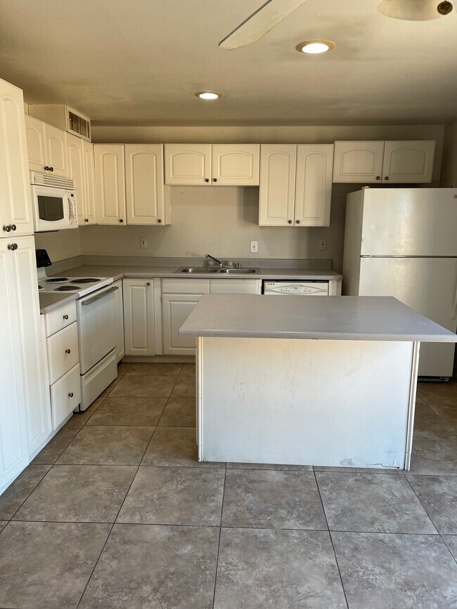 Foto del edificio - 3748 E Sweetwater Ave