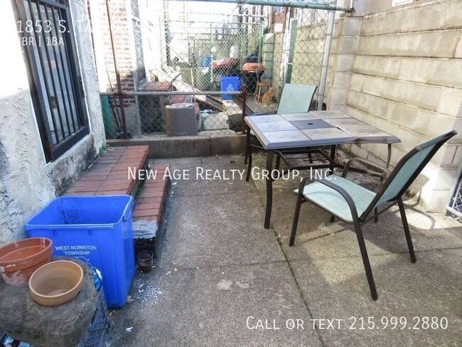 Building Photo - 1853 S Taylor St