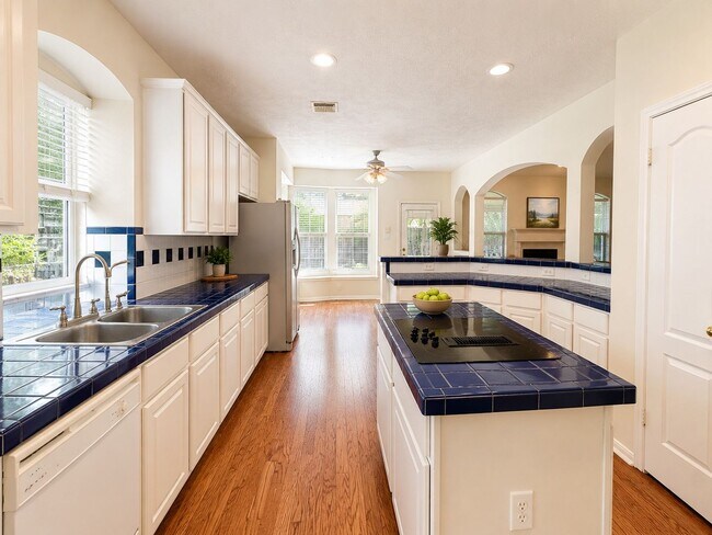 Building Photo - 223 Wild Oak Run