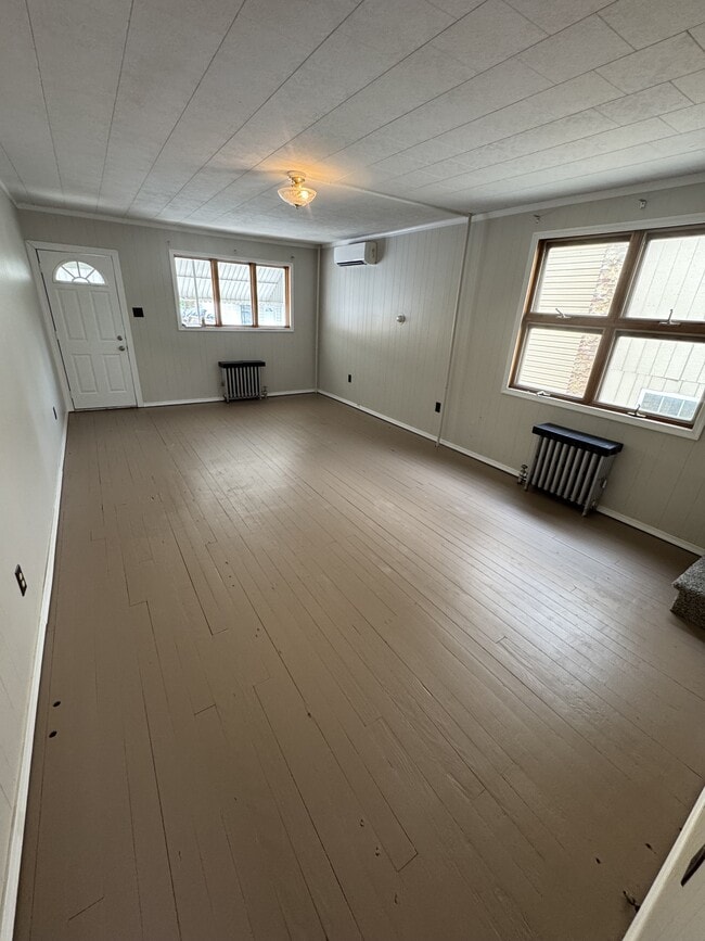 Building Photo - 114 6th St