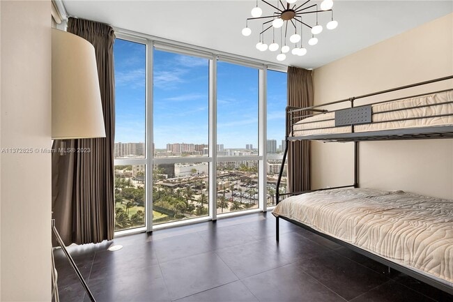 Foto del edificio - 18201 Collins Ave