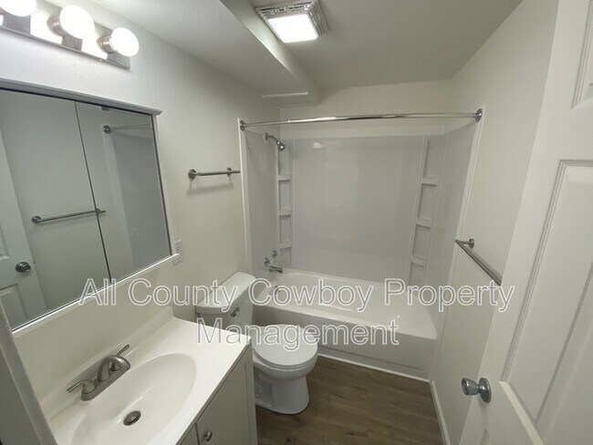 Foto del edificio - 705 Ferris Ct