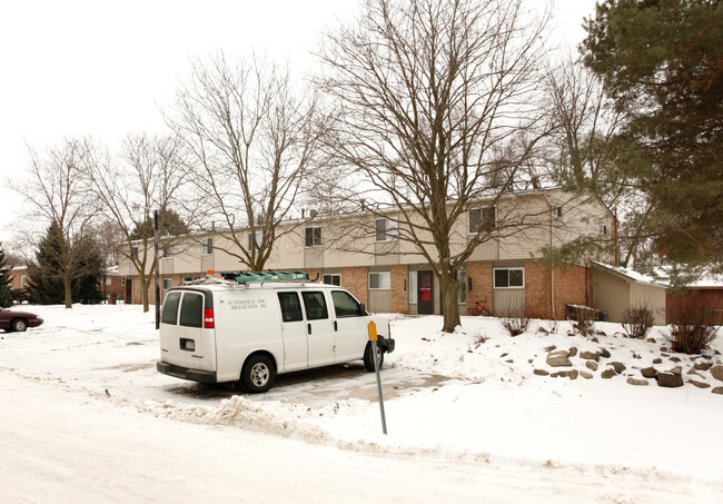 Building Photo - 9121 Brookside Dr