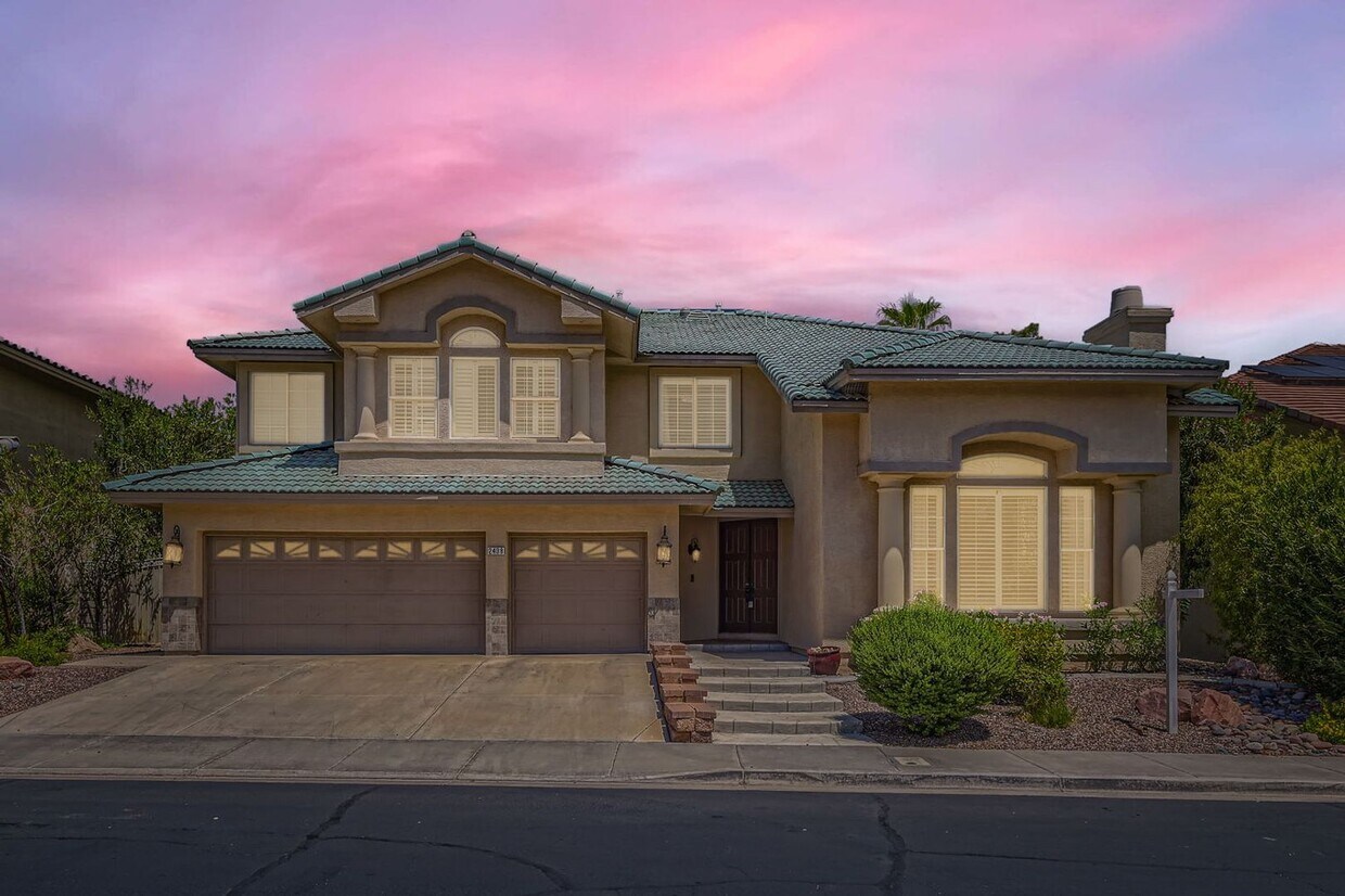 Primary Photo - LUXURY FULLY FURNISHED 6 Bedroom Home, in ...