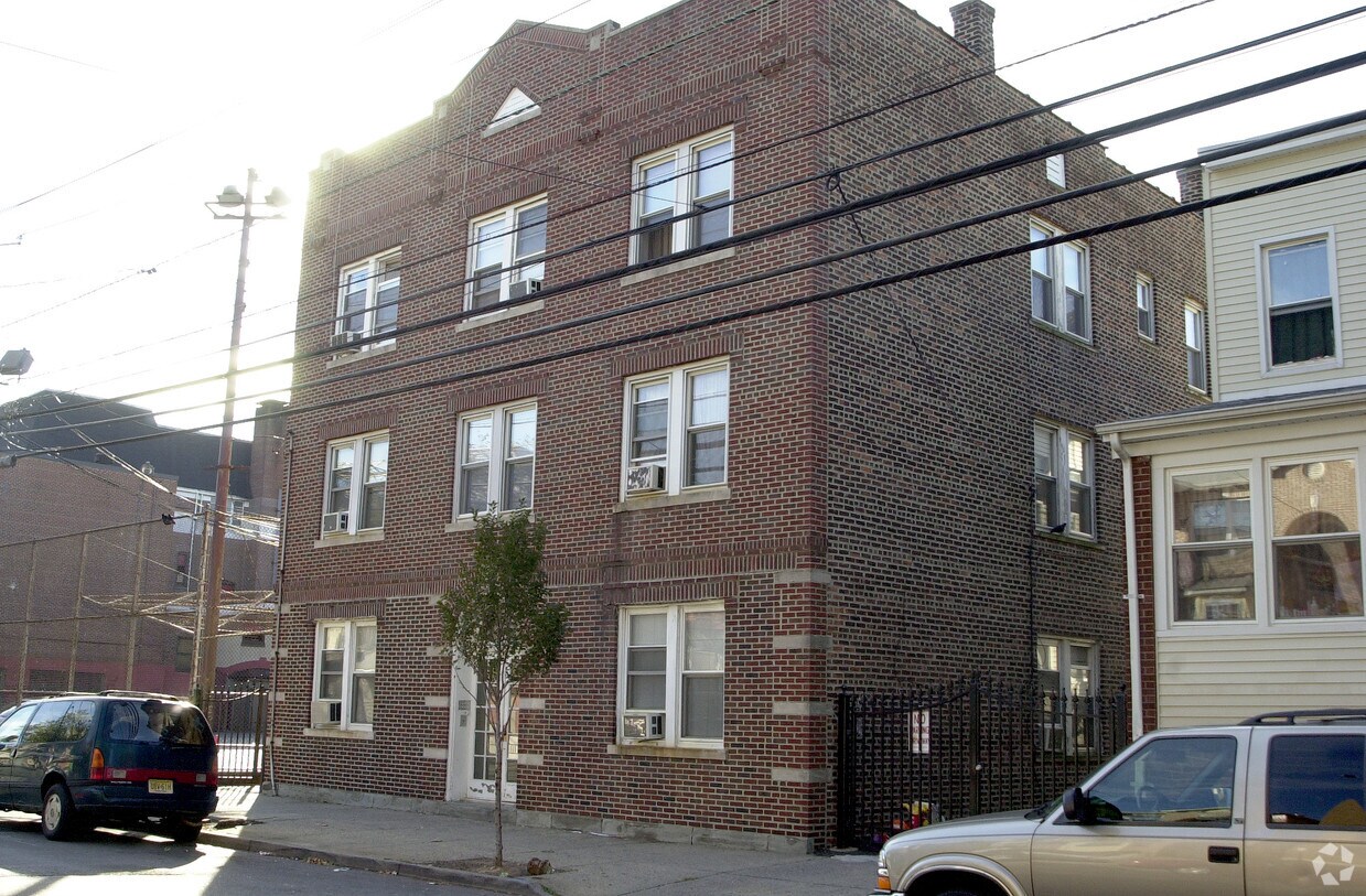 Building Photo - 630-632 N 6th St
