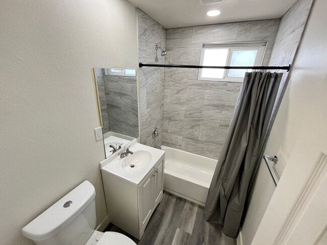 Building Photo - 515 Ramona Ave