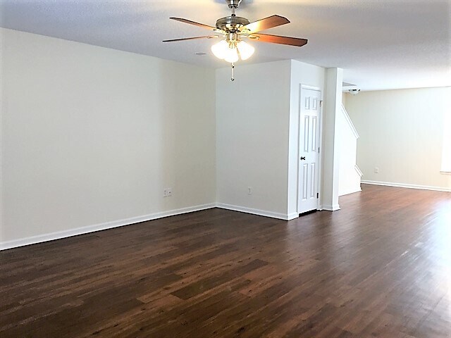 Foto del edificio - 124 Larkspur Drive