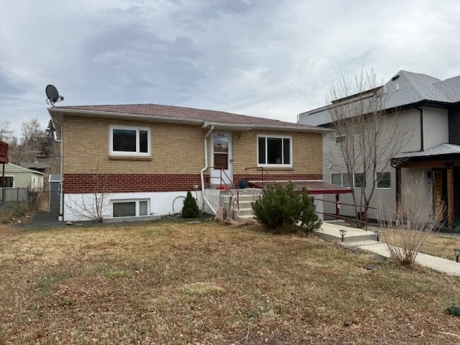 Building Photo - Easy Living in this 2 Bed / 1 Bath Apartment, 1 Block to Ore Cart & RTD.