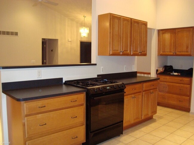 Building Photo - 2 br, 2 bath House - 26218 Orchard Lake Rd