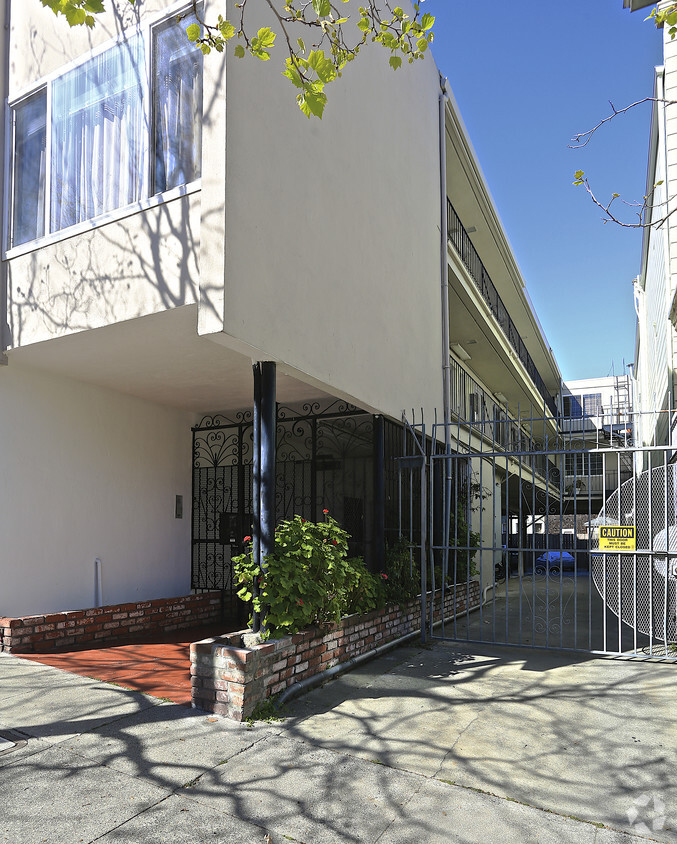 Building Photo - 822 Grove St