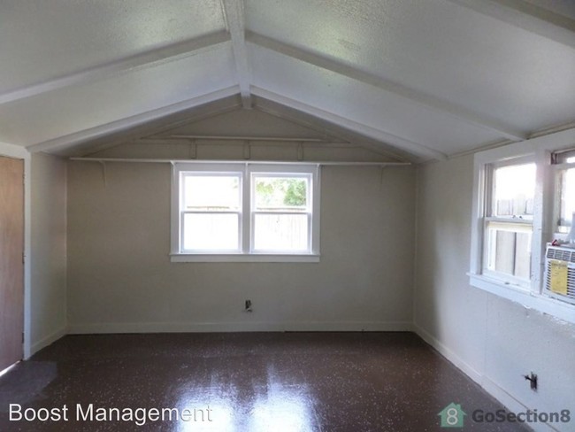 Building Photo - 912 Rosery Rd NW