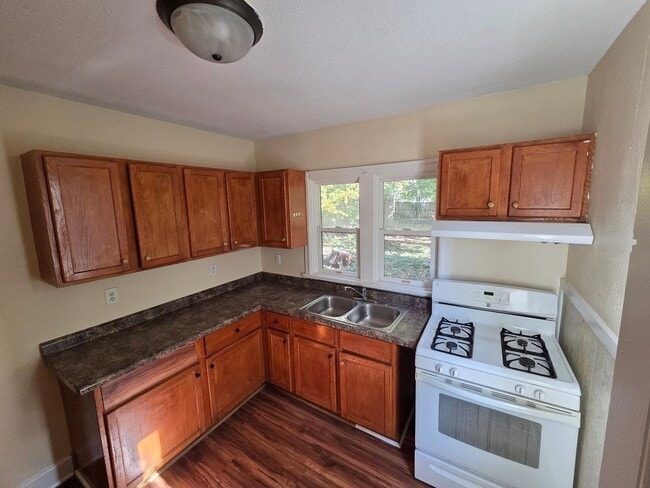 Building Photo - 3 Bedroom Home for Rent