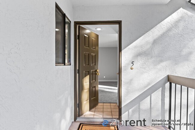 Building Photo - 705 San Conrado Terrace
