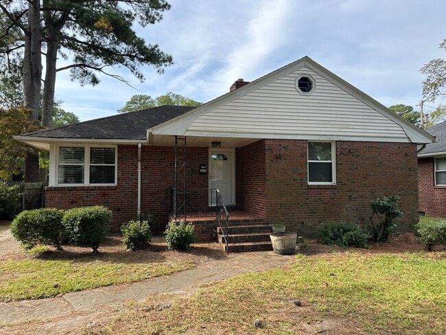 Building Photo - 4 Bedroom Brick Ranch in Norfolk