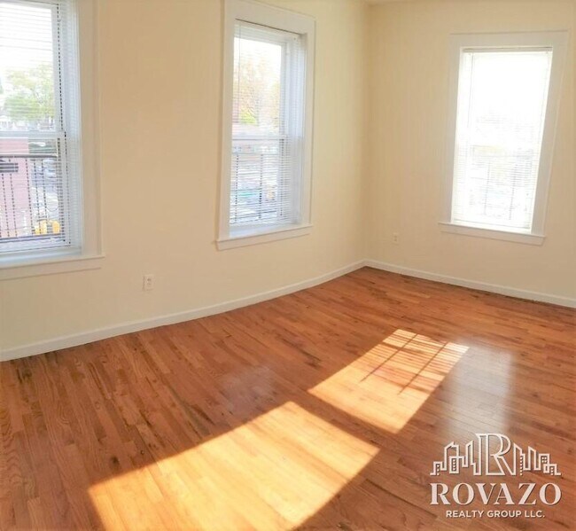 Foto del edificio - 1305 Clinton Ave- 2 bedroom in Irvington