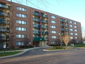 Building Photo - 1800 Huntington Blvd