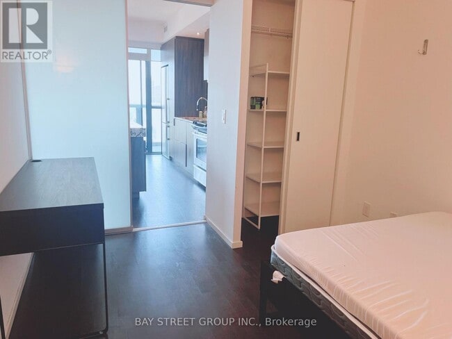 Photo du bâtiment - 101 Charles St E