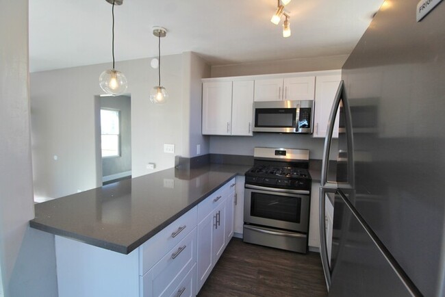 Building Photo - View DAILY B4 6:30PM| JUST LISTED| 1b1b Av...