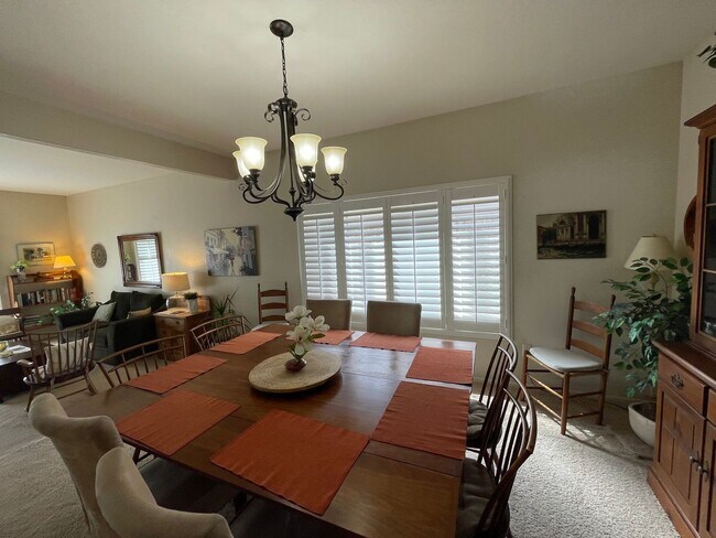 Foto del edificio - Fully Furnished 3BR Home with Private Pool – 5-Month Lease in Poway (May–Oct 2026)